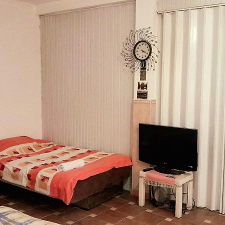 Adem'S Cozy Terrace Retreat Bed & Breakfast Scopia Exterior foto